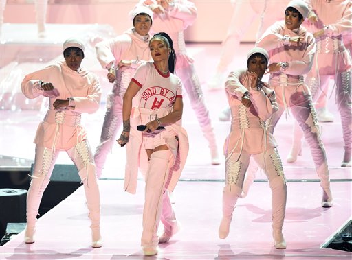 Rihanna inauguró Premios MTV, Beyonce hace la sorpresa