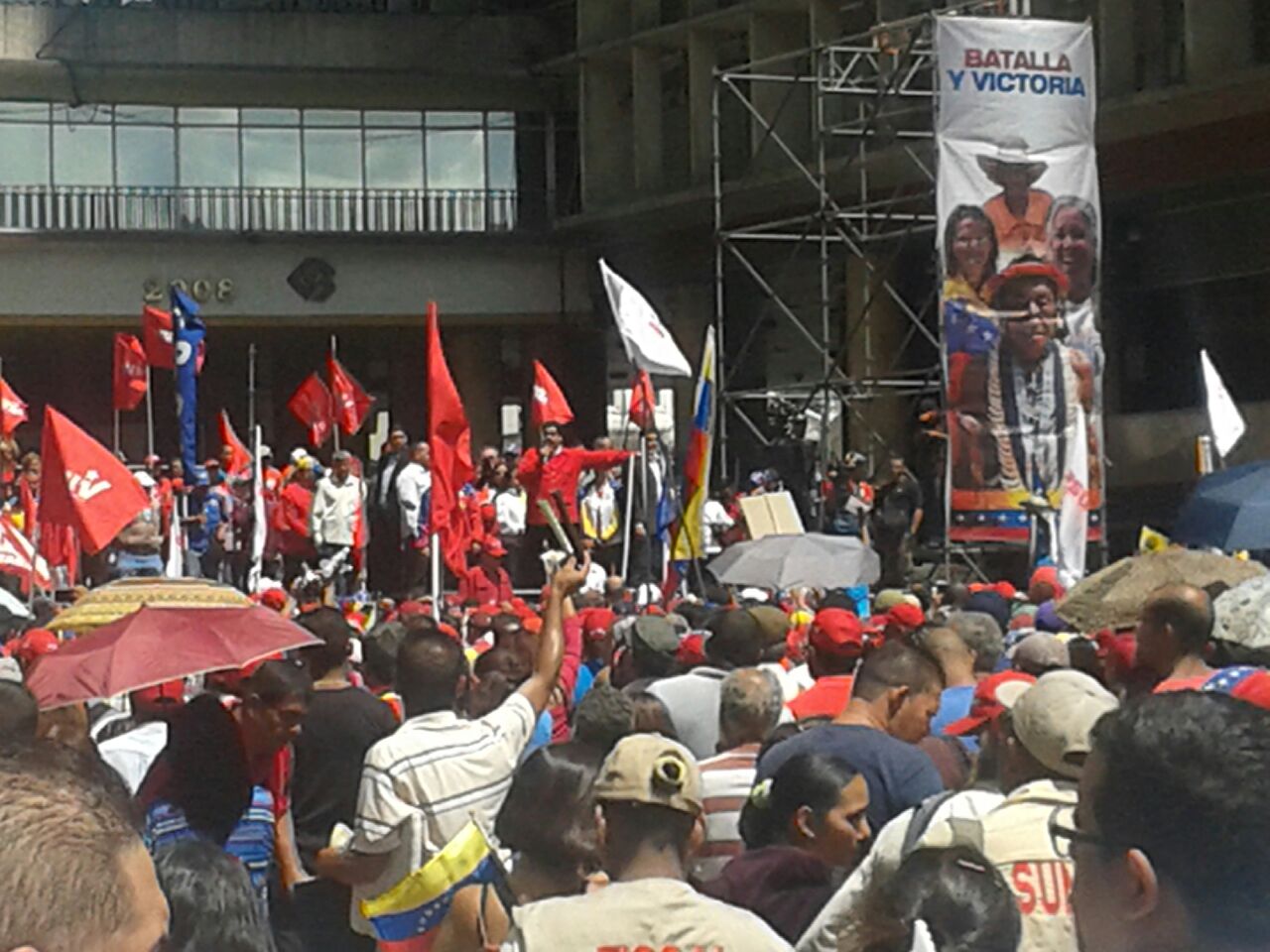 ¡VACÍO TOTAL! Vacila la reciente cadena violenta de Nicolás vista desde atrás (FOTOS)