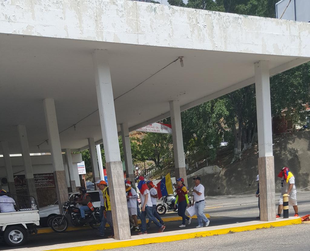 En San Cristóbal los manifestantes comienzan a concentrarse #1S