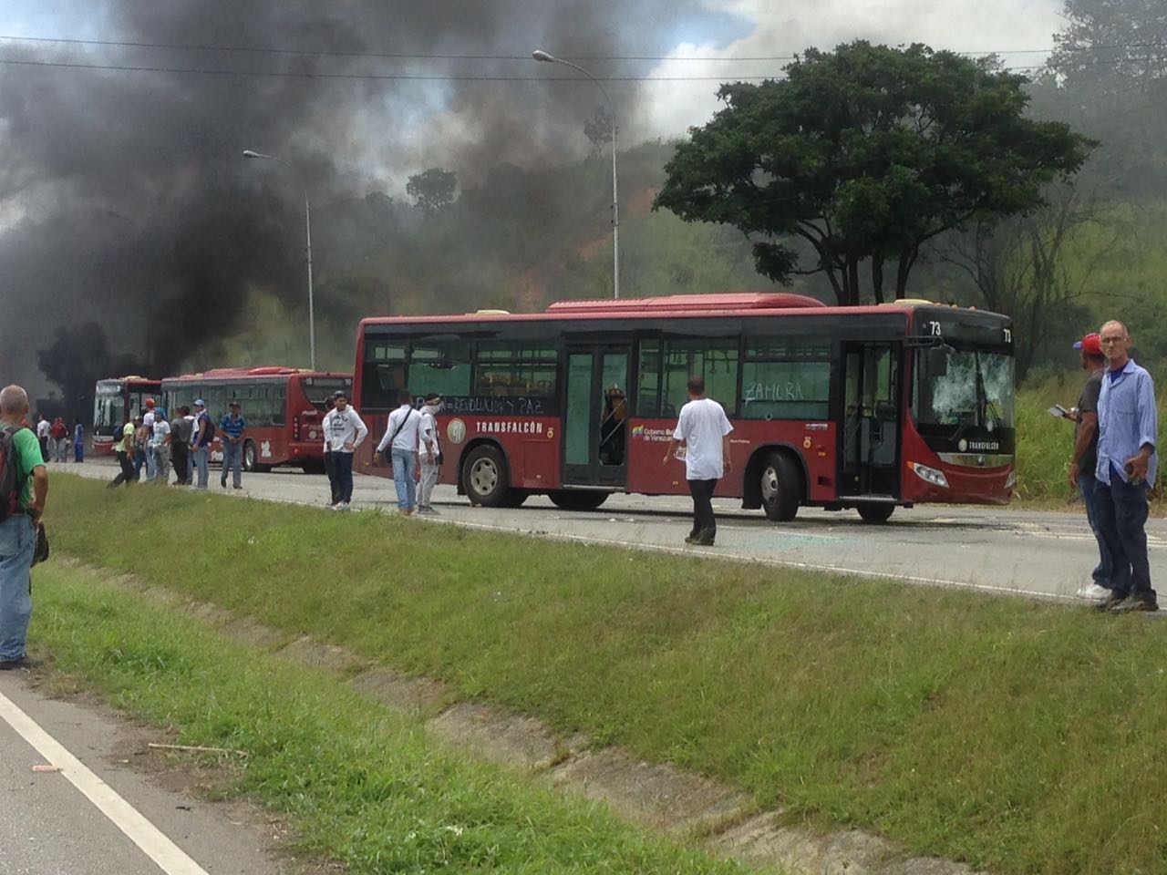 Denuncian que zulianos son rodeados por colectivos en La Victoria (fotos)