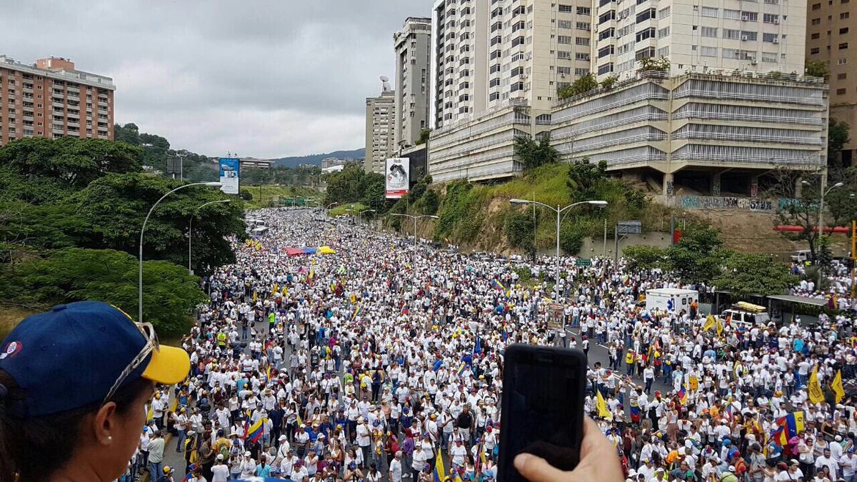 ¿Quieres ver gente? Así está la Prados del Este a las 10:30 am este #1S