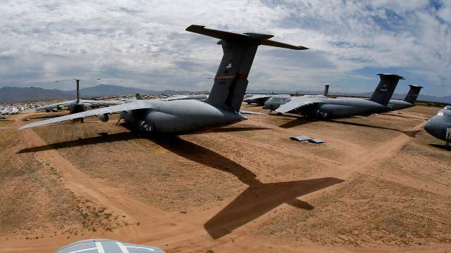 Varios Lockheed C-5 Galaxy (AP)