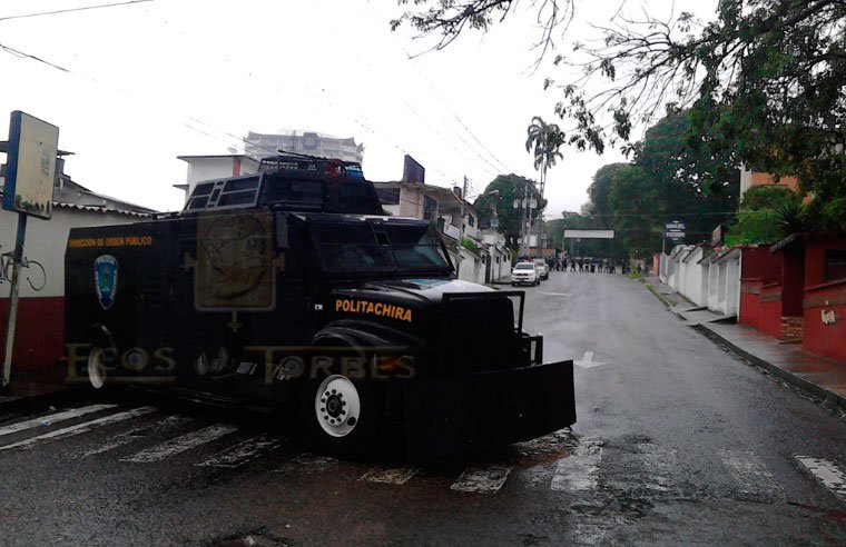 Así amaneció la sede del CNE en el estado Táchira #7S