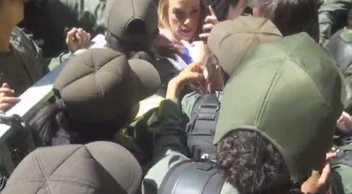 GNB le arranca la constitución a Lilian Tintori (Video)