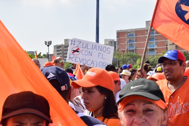 ZULIANOS MARCHAN AL CNE (4)