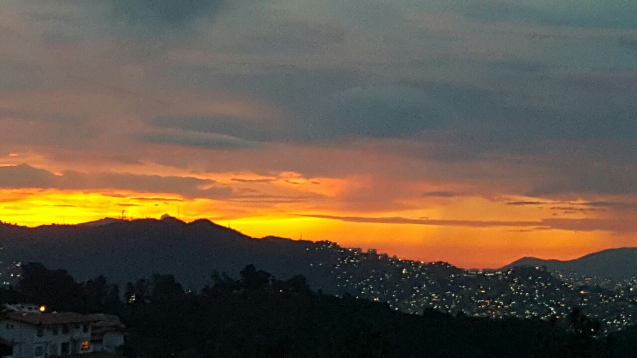 El colorido atardecer que nos obsequió Caracas este #8Sep (FOTO)