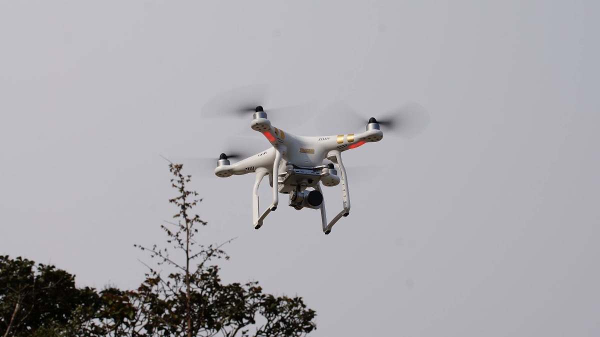 Hombre es acusado de usar un dron para lanzar explosivos sobre la casa de su exnovia