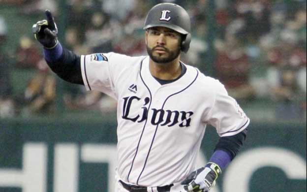 Ernesto Mejía regresó con un cuadrangular y par de carreras en el béisbol japonés