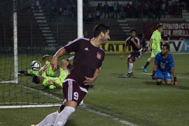 El argentino Tulio Echemaite celebra tras marcar uno de los goles. Foto: AVS Photo Report