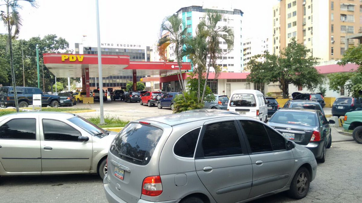 Largas colas en bombas de gasolina de Valencia, Naguanagua y San Diego