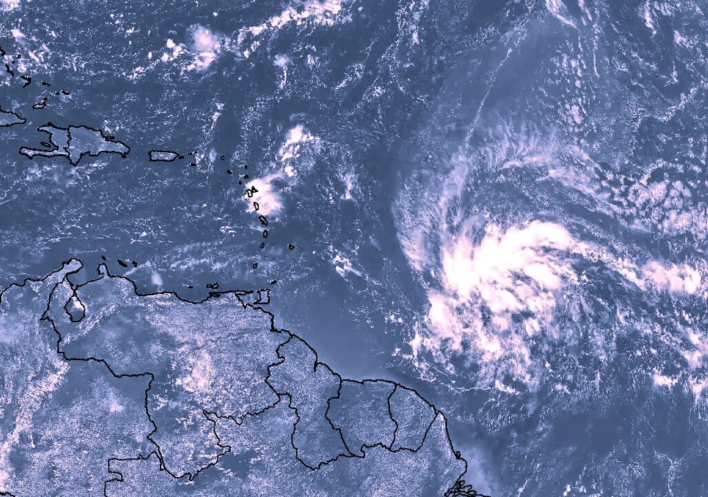 Tormenta Matthew se aproxima por el oriente del territorio nacional