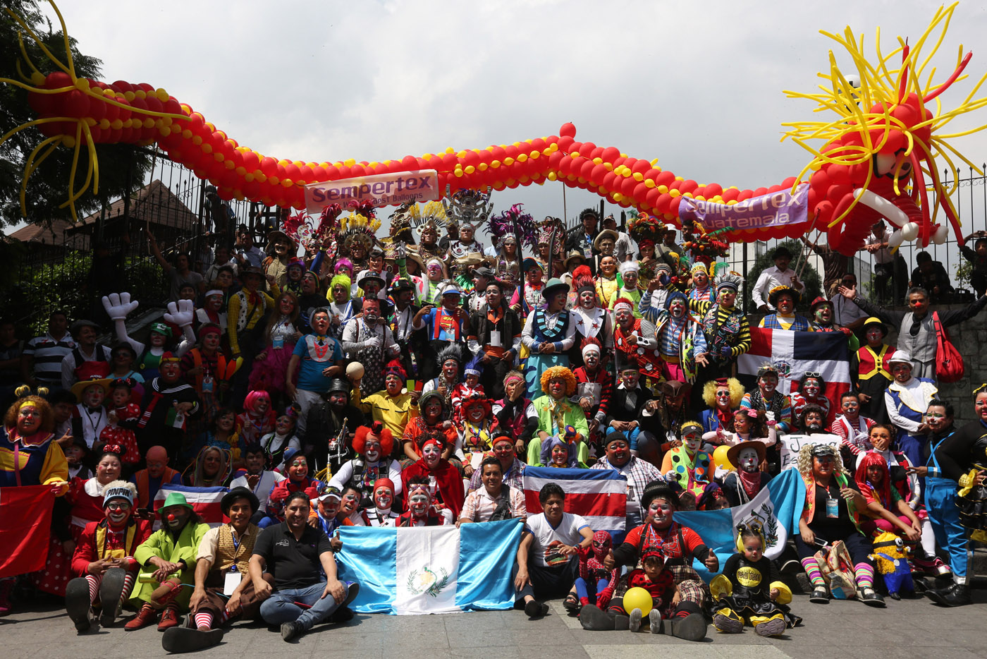 Payasos marchan en Guatemala para reivindicar el respeto a una profesión infravalorada