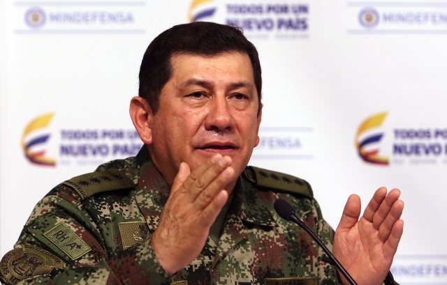 BOG10. BOGOTÁ (COLOMBIA), 29/08/2016.- El comandante general de las Fuerzas Militares de Colombia, general Juan Pablo Rodríguez Barragán habla hoy, lunes 29 de Agosto de 2016 en Bogotá (Colombia) junto al ministro de Defensa Luis Carlos Villegas y el director de la Policía Nacional Jorge Hernando Nieto Rojas, durante una rueda de prensa en la que realizaron el primer balance del alto el fuego bilateral y definitivo con las FARC. EFE/MAURICIO DUEÑAS CASTAÑEDA