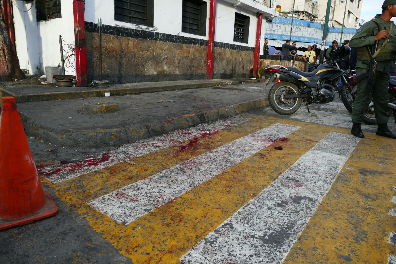 Motorizados lanzan granada a módulo de la Guardia Nacional en Petare (Fotos)