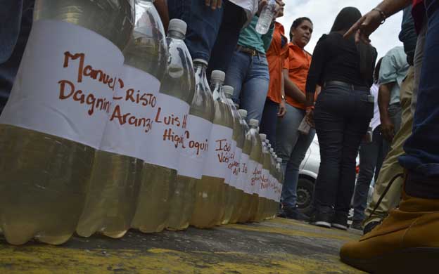 ¿Se atrevería usted a tomar de esta agua?