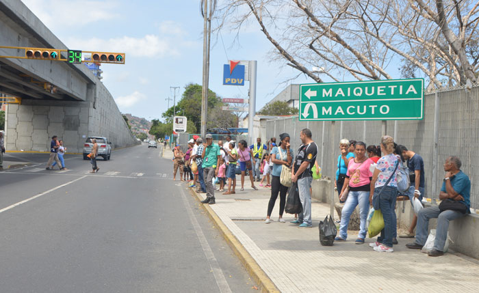 Transportistas de Vargas en paro técnico porque no hay repuestos