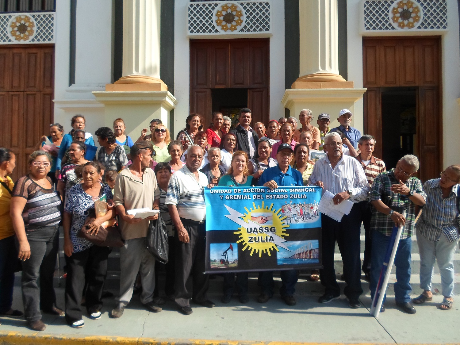 Tercerizados despedidos de la Secretaría de Educación acuden al Clez para exigir respuesta de Arias Cárdenas