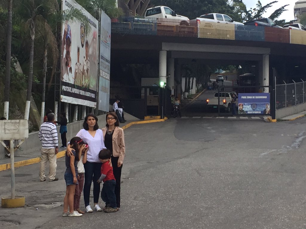 Patricia de Ceballos denunció que funcionario del Sebin hostigó a sus tres hijos en el Helicoide