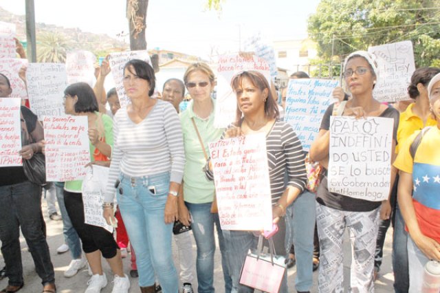 Los docentes exigen que realice la homologación de 22 cláusulas económicas