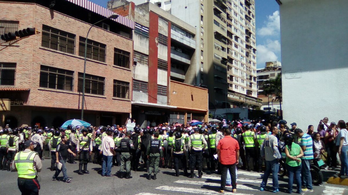 Docentes protestaron frente al ministerio de Educación (fotos)