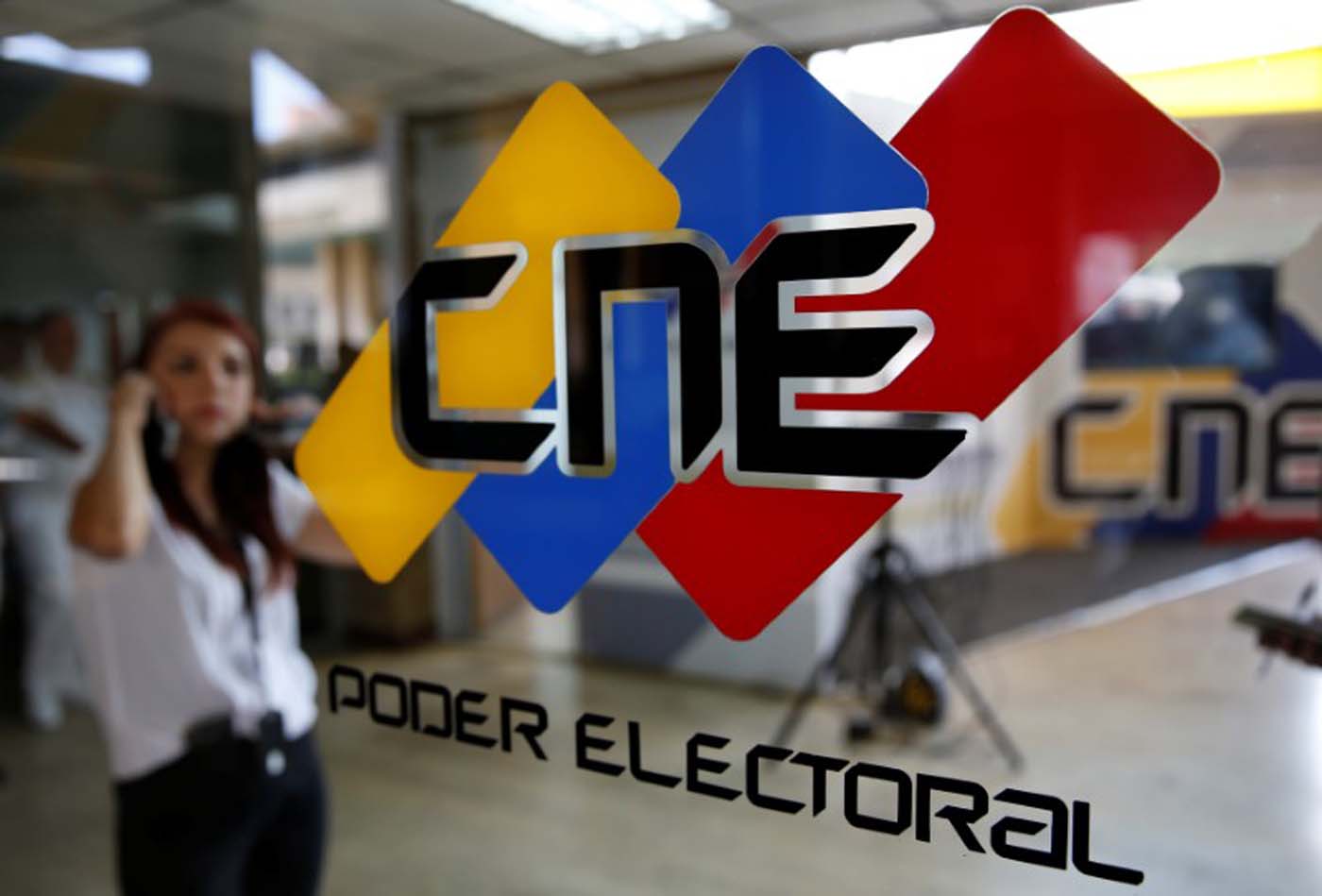 Aseguran que CNE puede reactivar el revocatorio