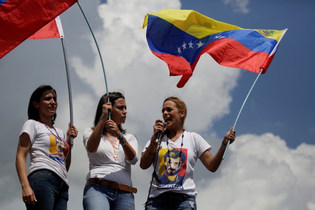 Lilian Tintori (R), wife of jailed Venezuelan opposition leader Leopoldo Lopez speaks to supporters during a rally to demand a referendum to remove Venezuela's President Nicolas Maduro, next to Venezuelan opposition leader Maria Corina Machado (C) and Patricia Ceballos, mayor of San Cristobal and wife of jailed former mayor Daniel Ceballos, in Caracas, Venezuela October 22, 2016. REUTERS/Marco Bello