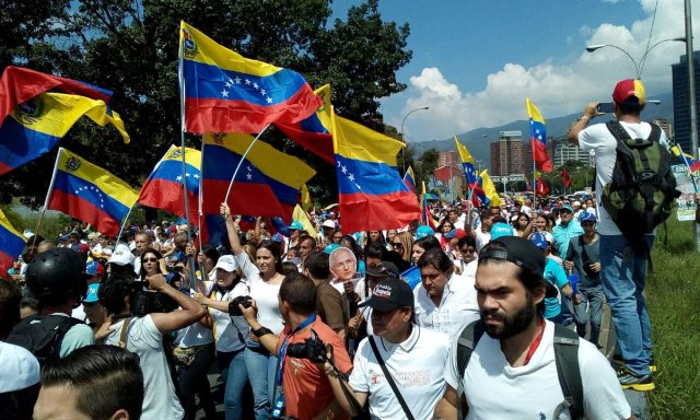 Foto: Inicia la marcha de las mujeres resteadas este domingo / Twitter