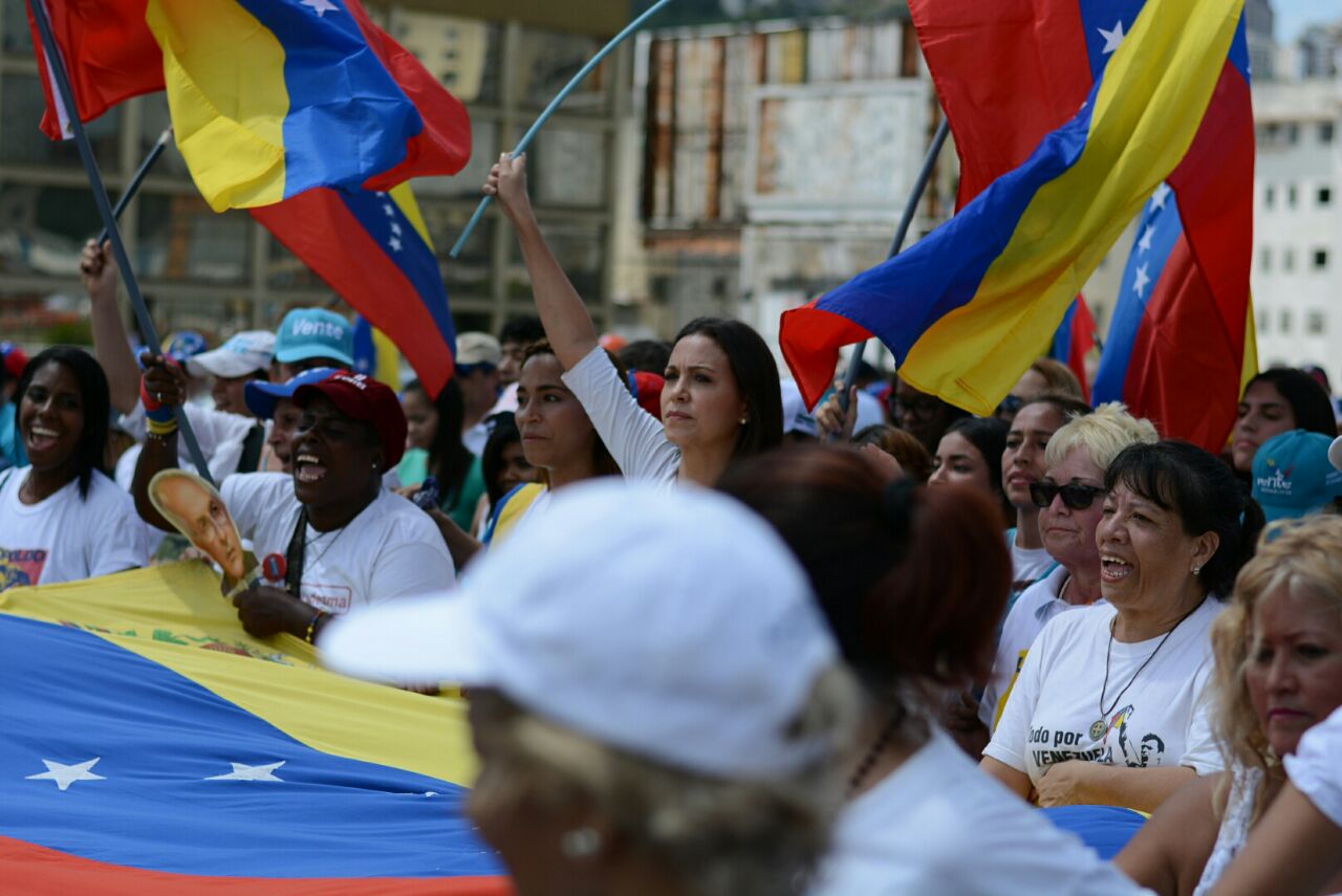 Mujeres protestan este sábado por suspensión del revocatorio #ResteadasPaLaAutopista