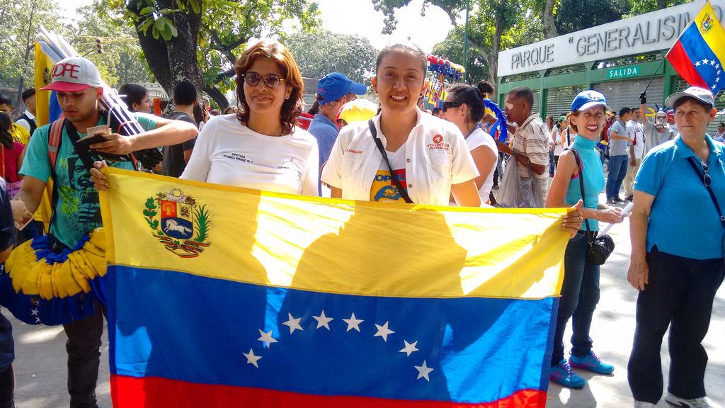 Mujeres comienzan a concentrarse en el Parque del Este #VamosPaLaAutopista