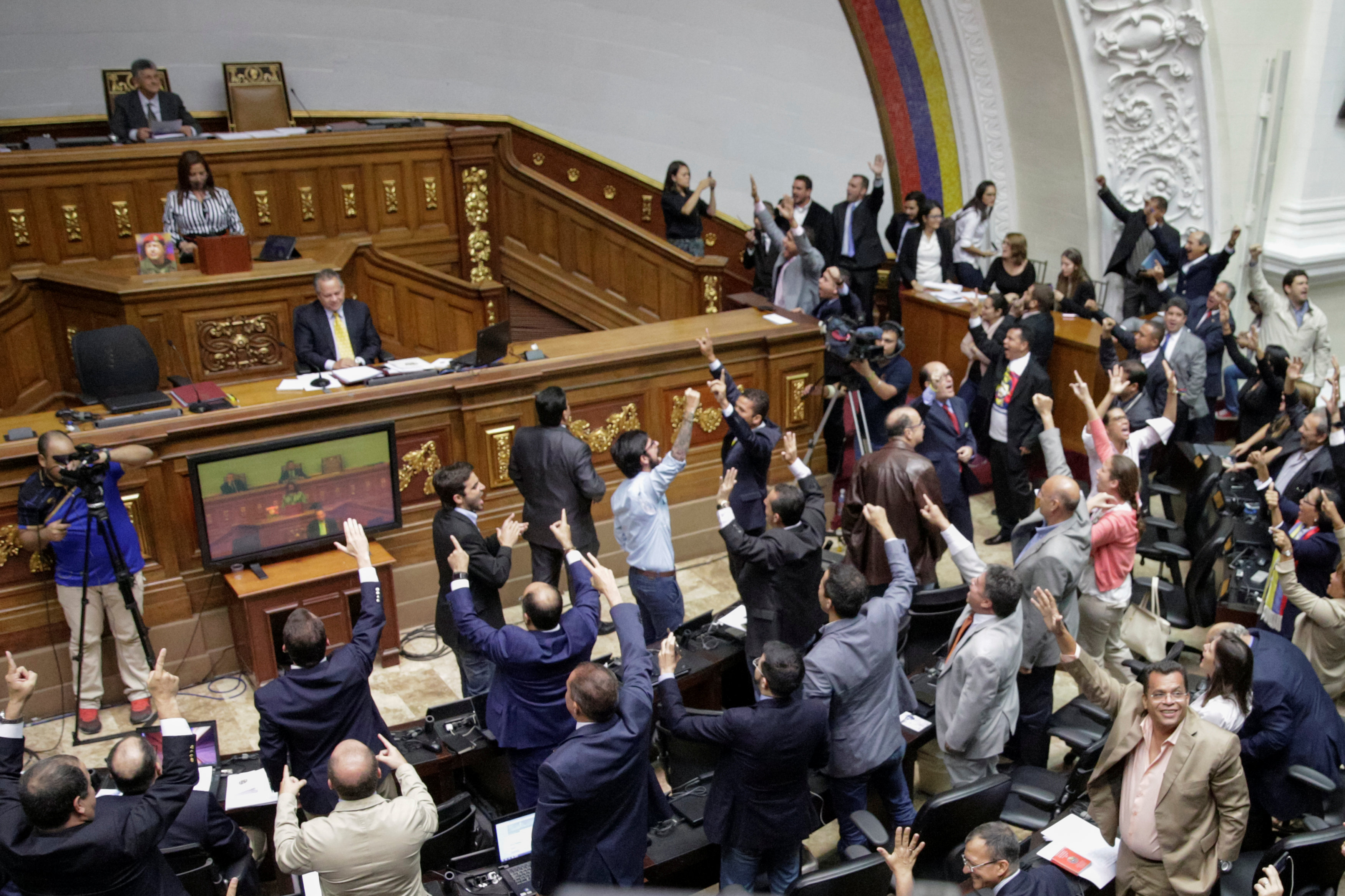 ¿Asustado? La cara de Roque “chorreado” Valero durante el asalto de sus camaradas a la AN (Fotodetalles)