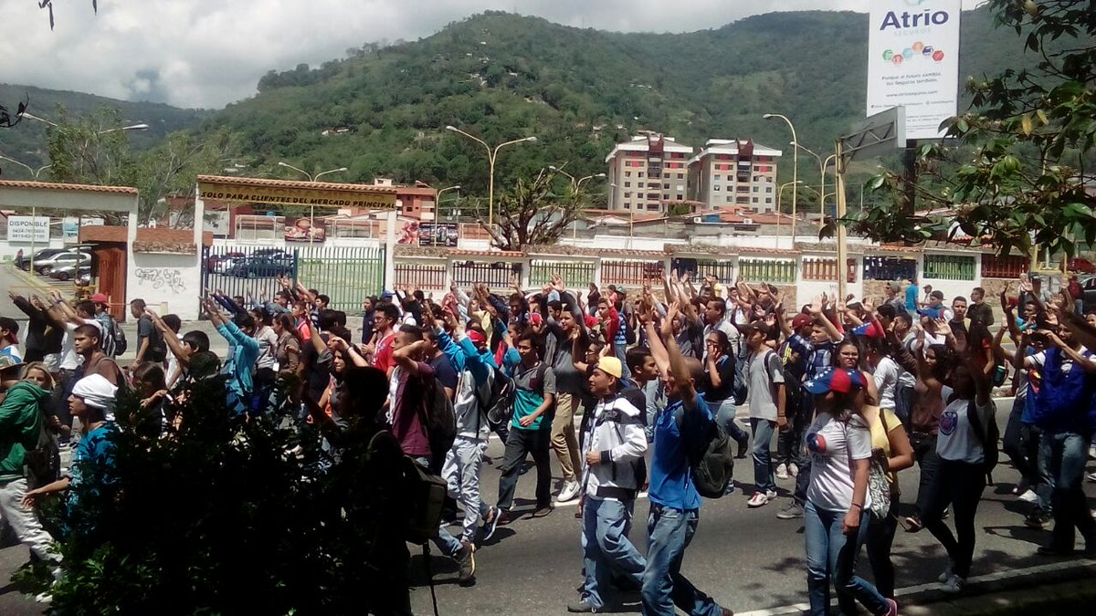 Reportan protesta en la ULA este martes #25Oct