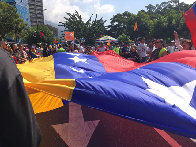 Así se encuentran los alrededores de Parque Cristal en la #TomaDeVenezuela a las 10:30 am