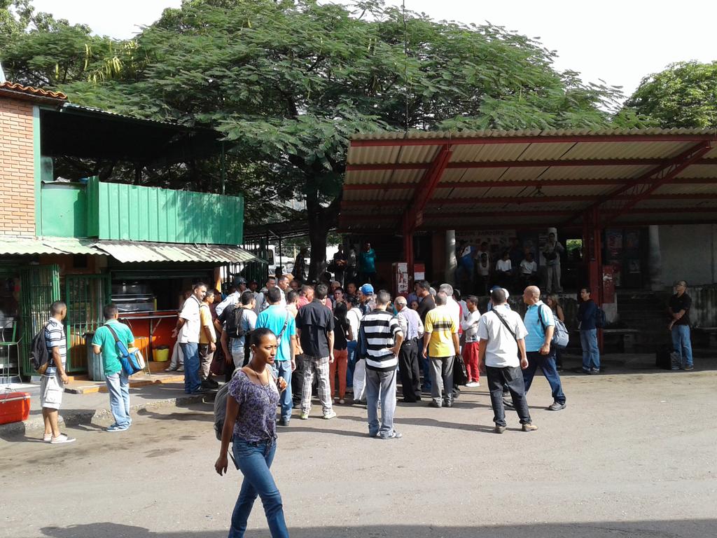 Terminal de Guarenas sin unidades hacia Caracas