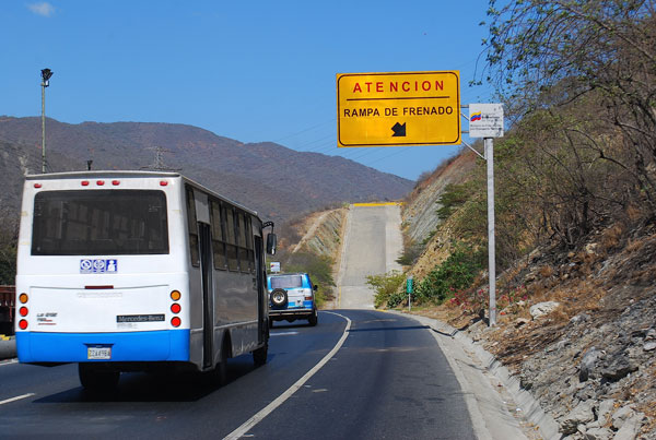 Autopista Caracas-La Guaira / Foto: La Verdad de Vargas