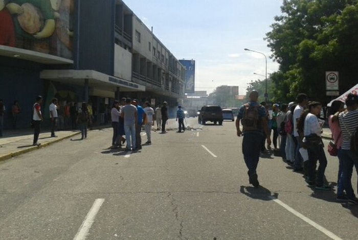 Cierre de comedor motiva protesta estudiantil en la Ucla #2Nov