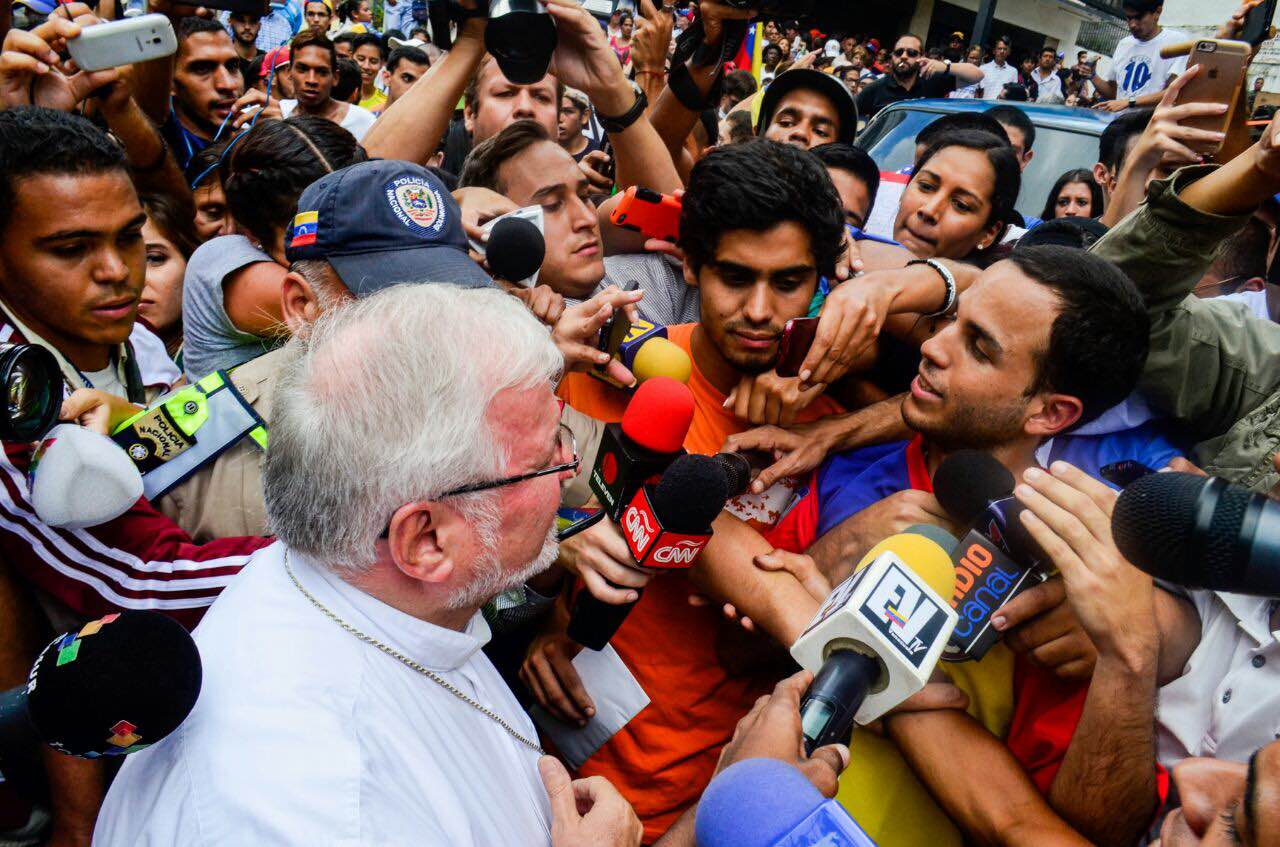 Estudiantes exigen una agenda de diálogo y calle