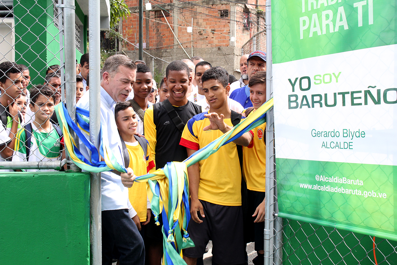 Alcalde Blyde recuperó cancha deportiva en sector Ojo de Agua de Baruta