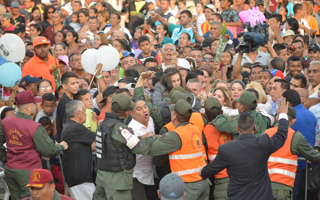 Eveling de Rosales denunciará ante el Ministerio Público las agresiones durante Eucaristía