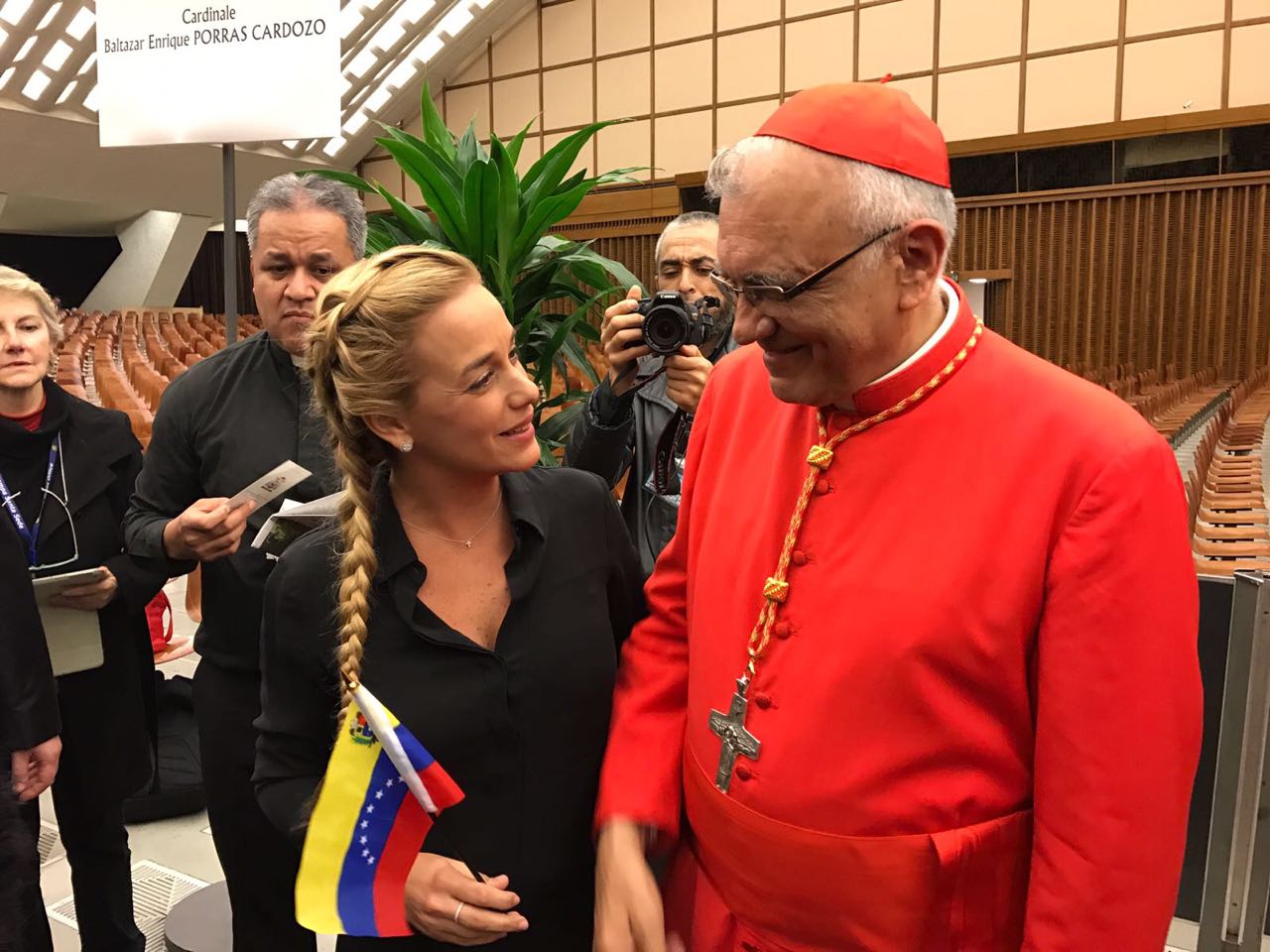 Tintori pidió en el Vaticano libertad para todos los presos políticos