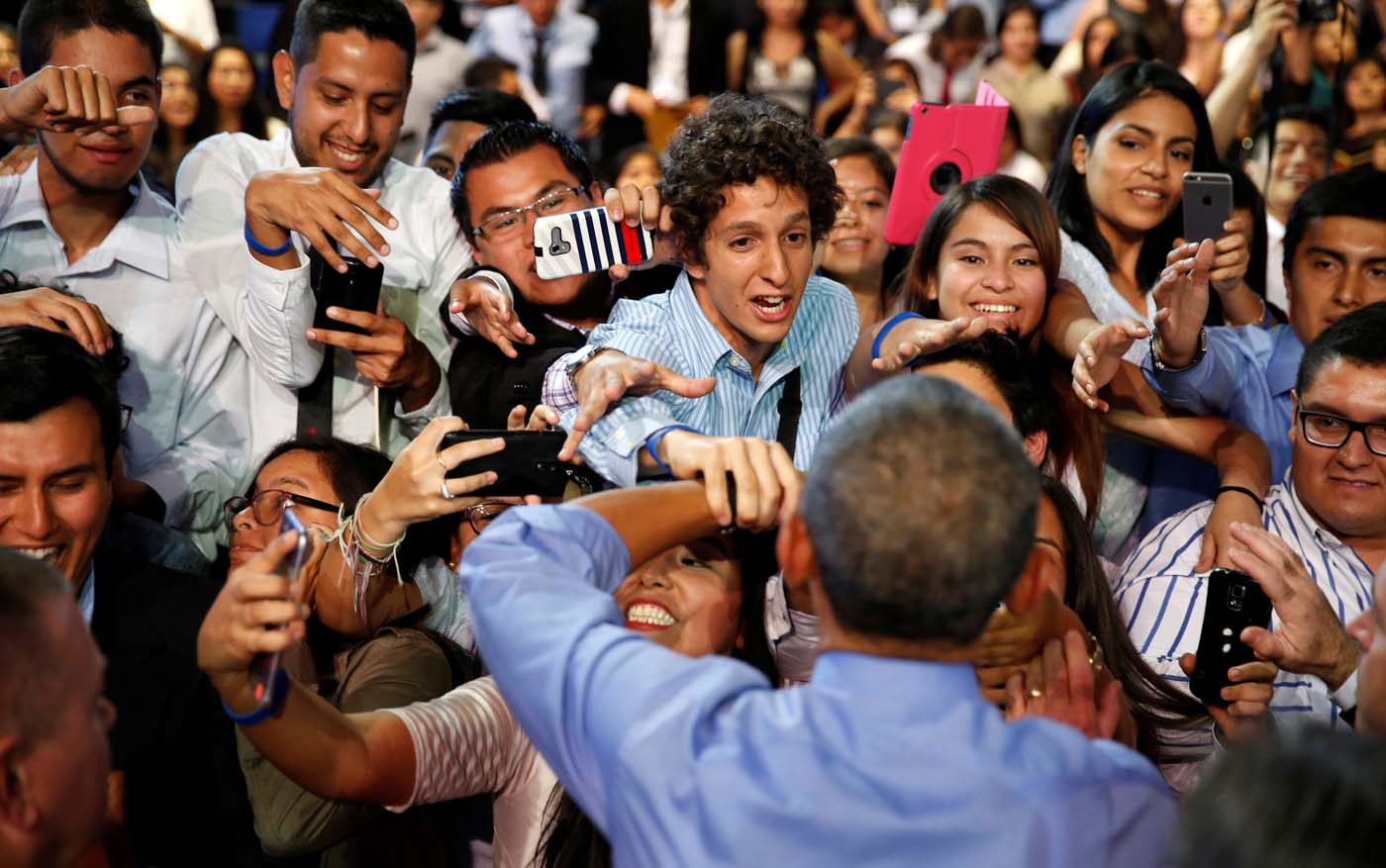 Un Obama rockstar seduce a jóvenes emprendedores en Lima