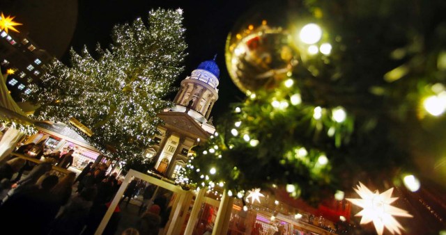 People visit the opening of the Christmas market at Gendarmenmarkt square in Berlin, Germany November 21, 2016. REUTERS/Hannibal Hanschke