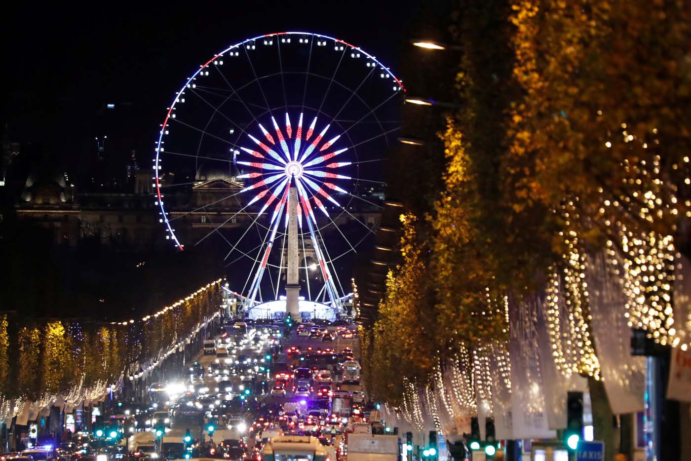 Las luces de Navidad comienzan a iluminar al mundo (fotos)