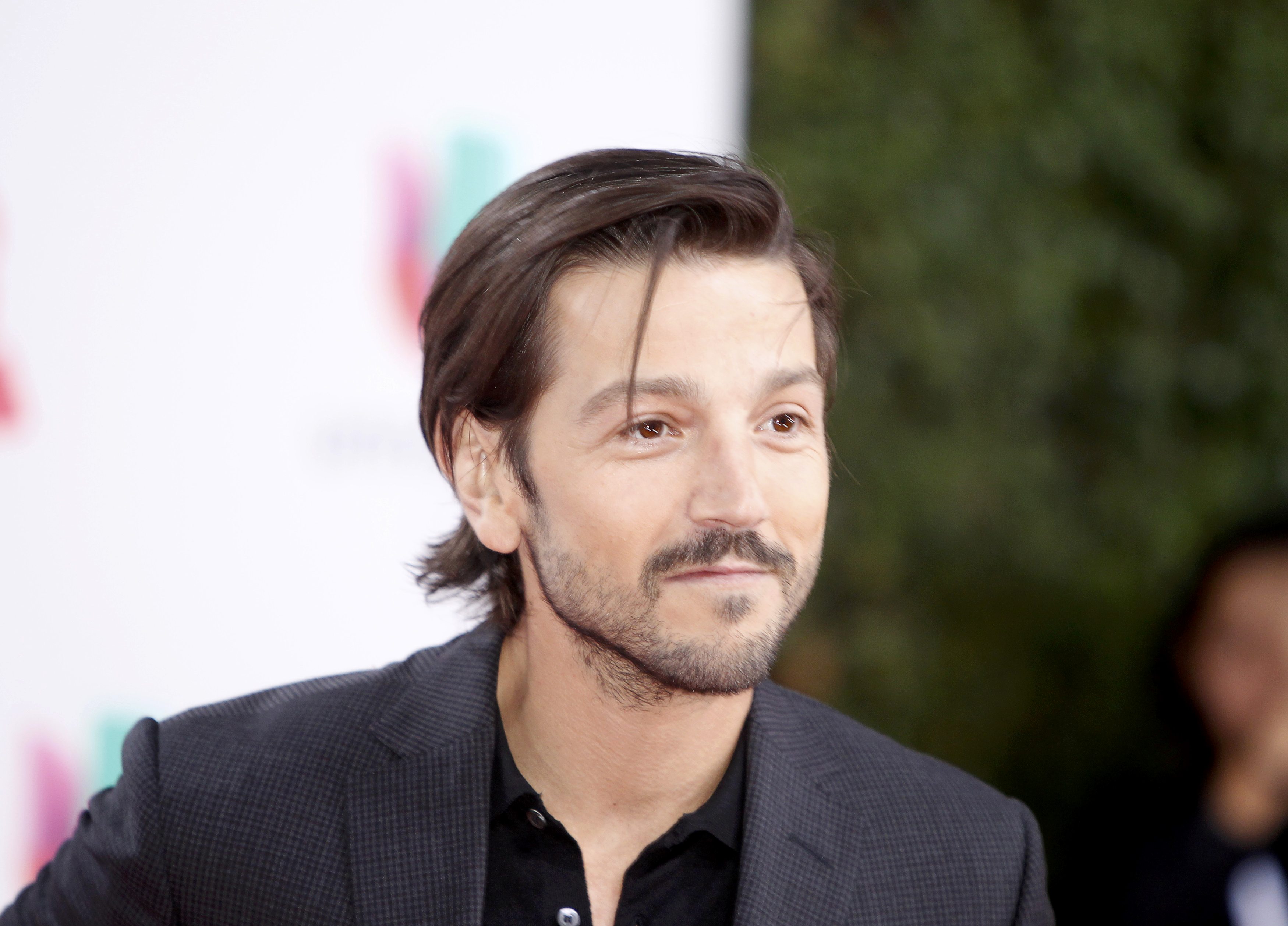 Diego Luna se lanza en ayuda de damnificados por sismo en México