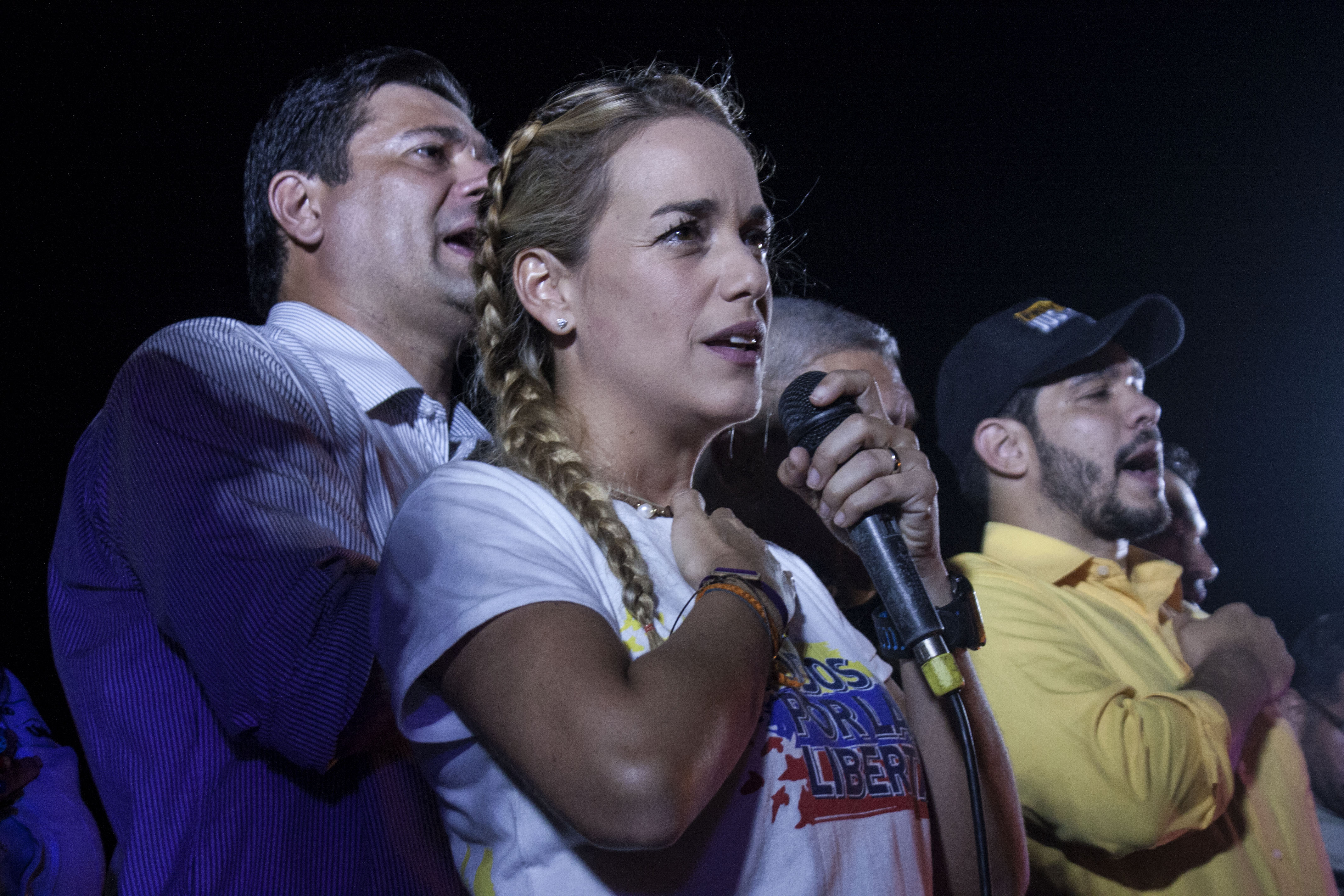 Torturan a Leopoldo para que acceda a sentarse en mesa de diálogo, revela Tintori