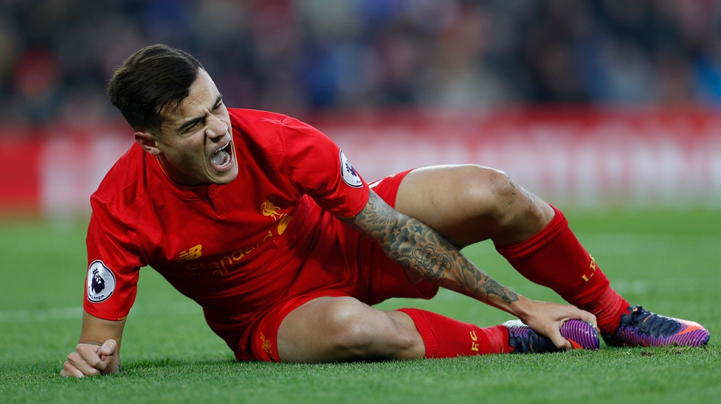 ¡Ouchh.. Eso dolió!… la escalofriante lesión de Coutinho que lo dejó llorando (FOTOS)