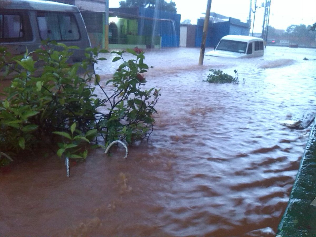 Sectores del municipio Puerto Cabello se mantienen anegados por lluvias #28Nov (FOTOS)