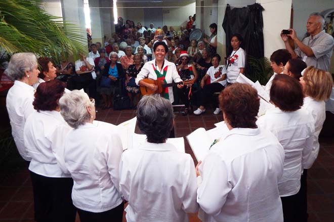 Abuelitos mirandinos arrancaron diciembre con parranda y fiesta (Fotos)