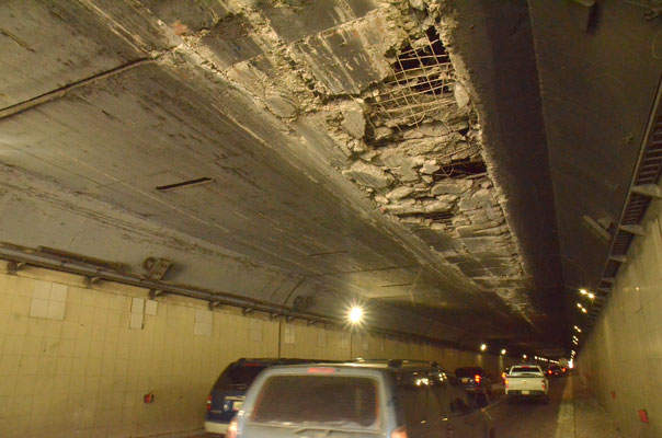 Mega hueco colapsó la autopista Caracas – La Guaira por más de diez horas