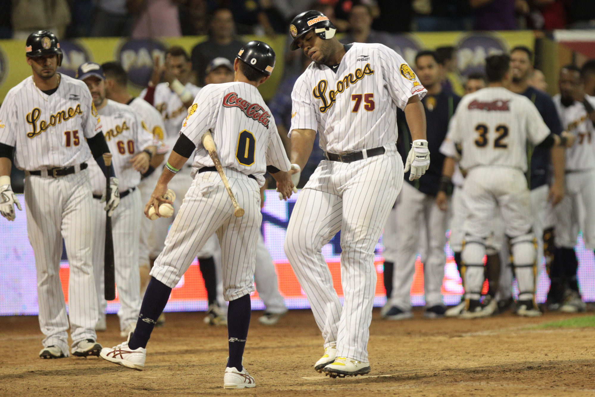 Leones y Magallanes luchan por avanzar a postemporada en la LVBP