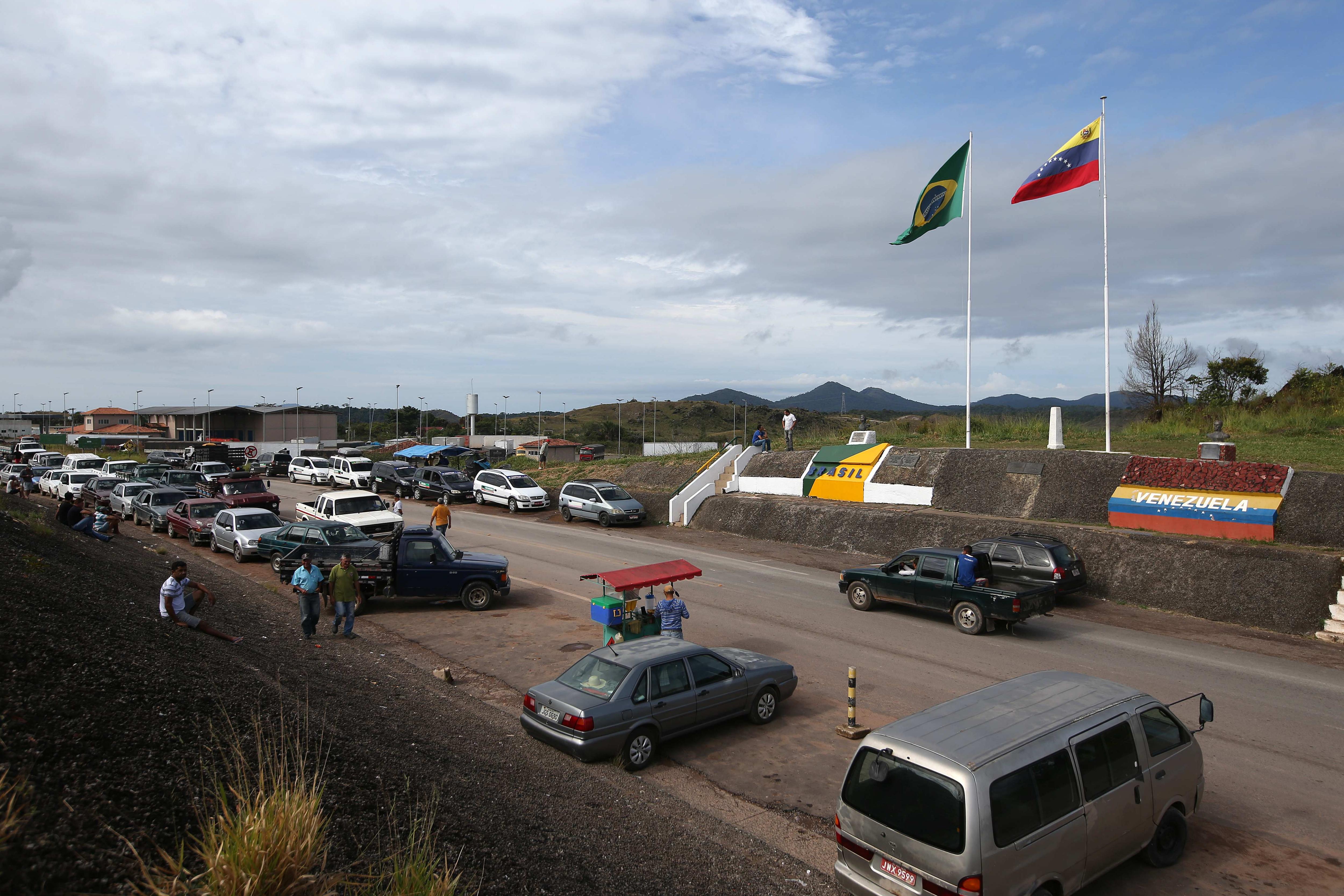 Venezuela cierra frontera con Brasil por 72 horas